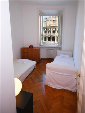 Twin bedded room with view of the Colosseum